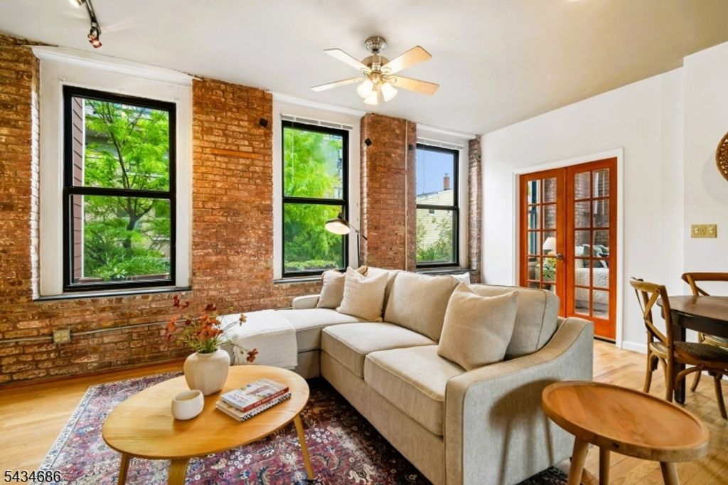 54 McWhorter St 207, Newark City, NJ 07105