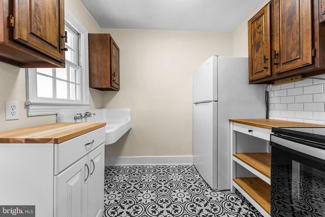 808 DAINGERFIELD ST, Tappahannock, VA 22560