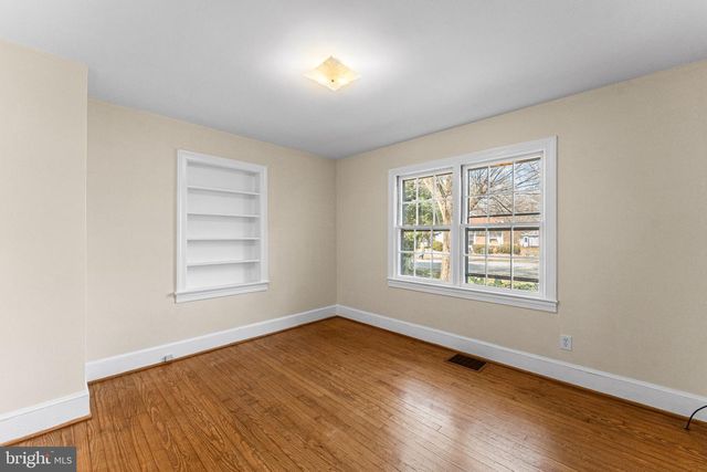 808 DAINGERFIELD ST, Tappahannock, VA 22560