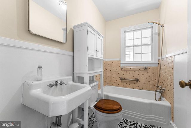 808 DAINGERFIELD ST, Tappahannock, VA 22560