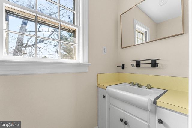 808 DAINGERFIELD ST, Tappahannock, VA 22560