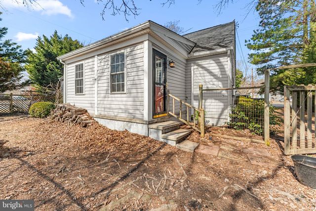 808 DAINGERFIELD ST, Tappahannock, VA 22560