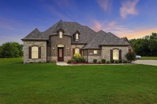 241 Rockett Lane, Pecan Hill, TX 75154