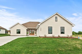 2385 N TRAVELLER DR, Columbia, MO 65202