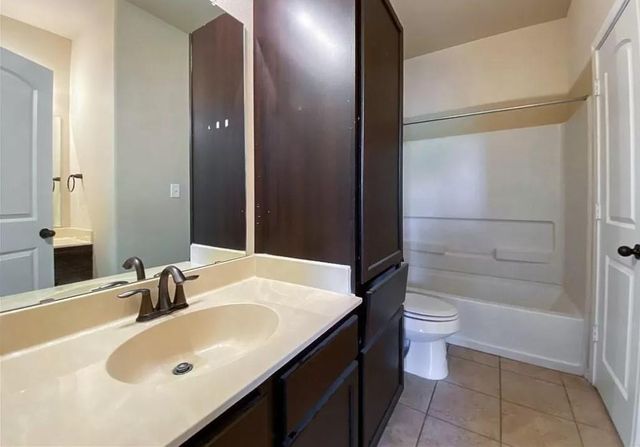 137 Creekside Villa DR, Kyle, TX 78640