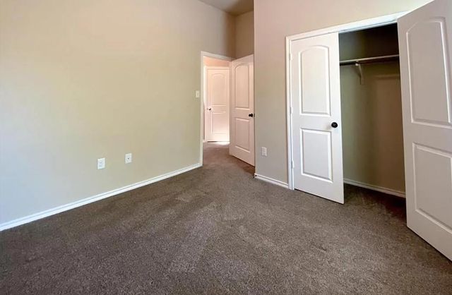 137 Creekside Villa DR, Kyle, TX 78640