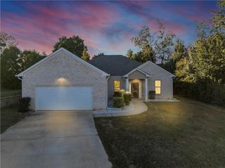 808 Cambridge Way, Mcdonough, GA 30253