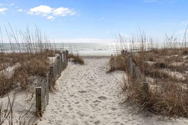 101 Shipwreck Lane E, Emerald Isle, NC 28594