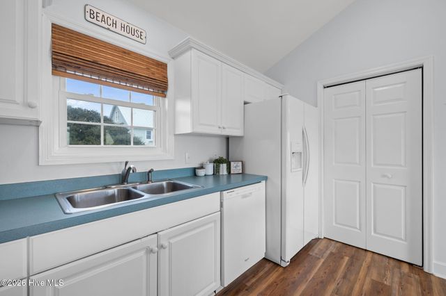 101 Shipwreck Lane E, Emerald Isle, NC 28594