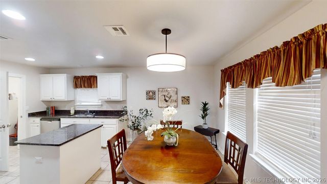 3208 Stone Creek Drive, Ardmore, OK 73401