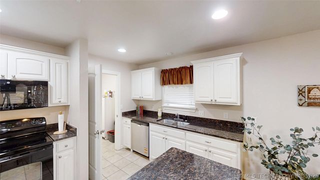 3208 Stone Creek Drive, Ardmore, OK 73401