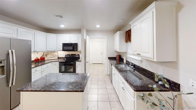 3208 Stone Creek Drive, Ardmore, OK 73401