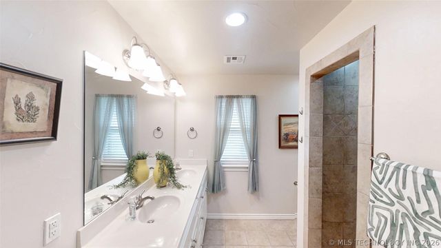3208 Stone Creek Drive, Ardmore, OK 73401