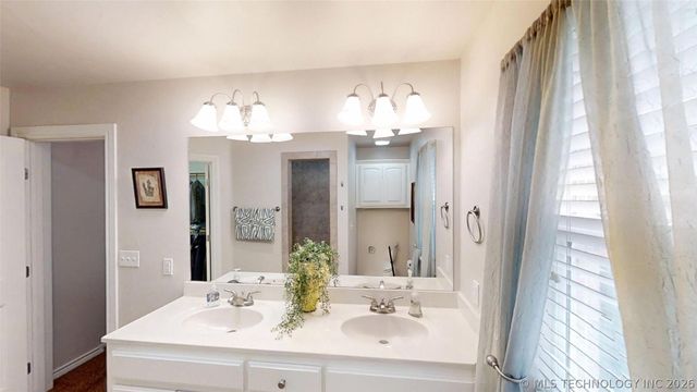 3208 Stone Creek Drive, Ardmore, OK 73401