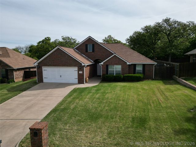 3208 Stone Creek Drive, Ardmore, OK 73401