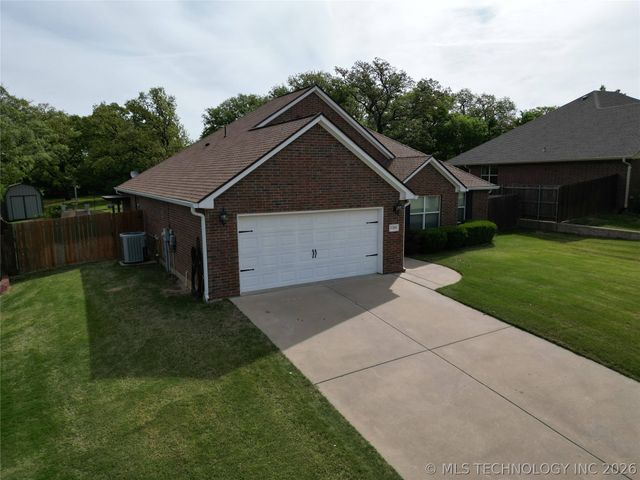 3208 Stone Creek Drive, Ardmore, OK 73401