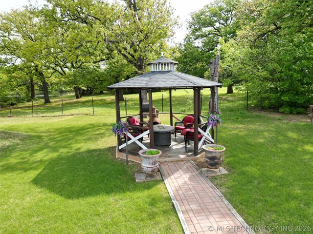 3208 Stone Creek Drive, Ardmore, OK 73401