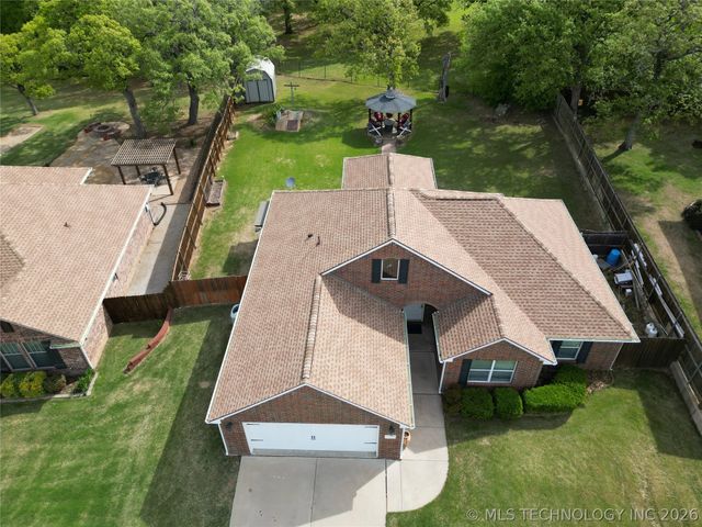 3208 Stone Creek Drive, Ardmore, OK 73401