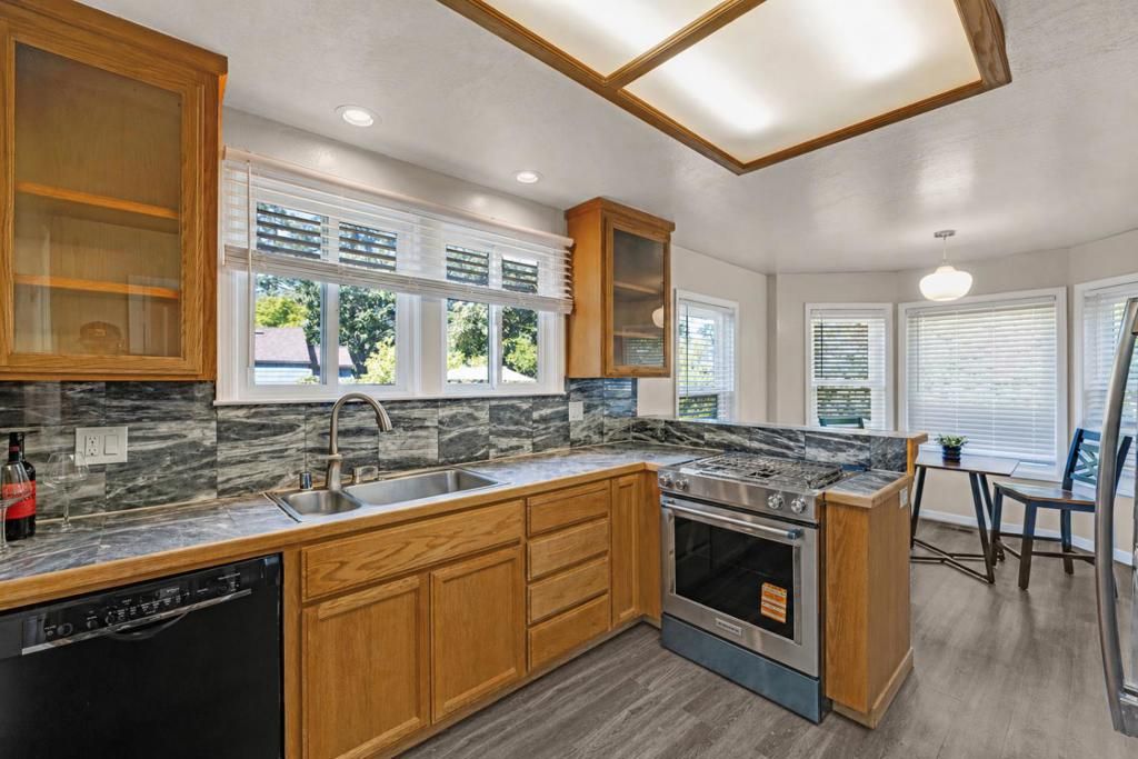 Image 17 of property listing at 2652 Isabelle, San Mateo, CA 94403