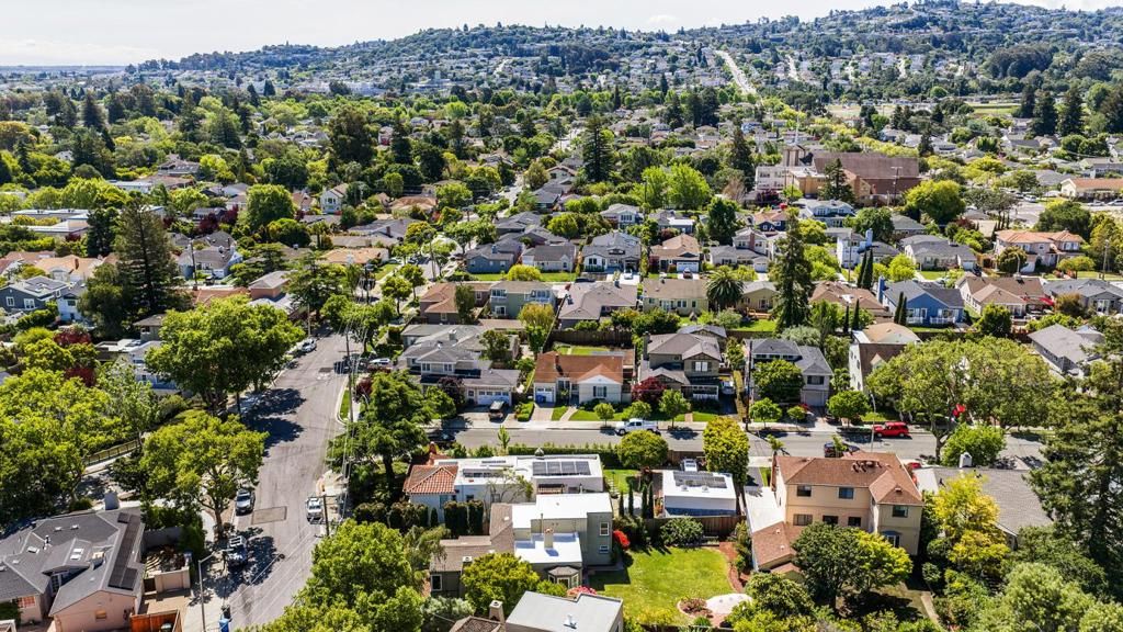 Image 38 of property listing at 2652 Isabelle, San Mateo, CA 94403