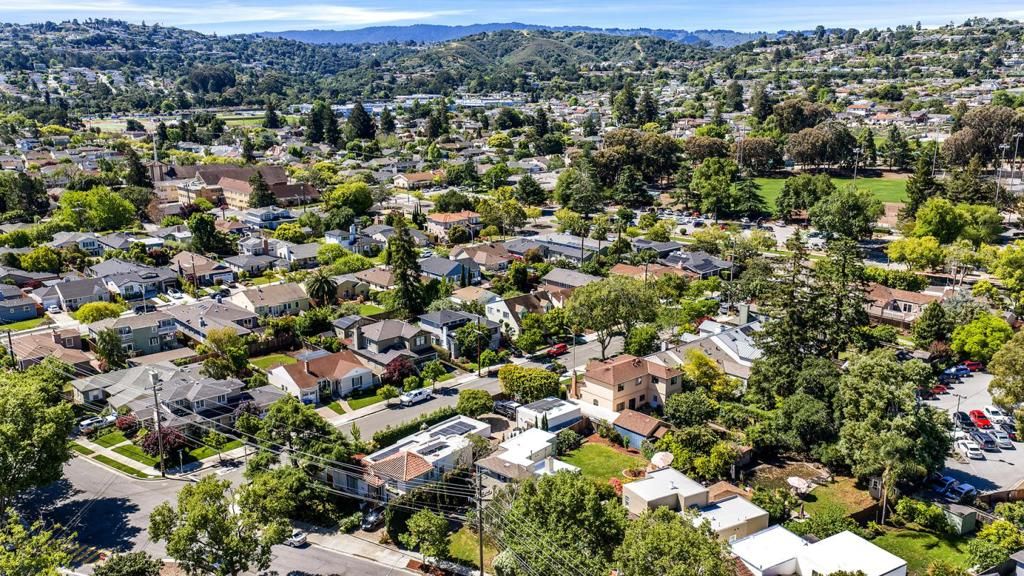 Image 39 of property listing at 2652 Isabelle, San Mateo, CA 94403