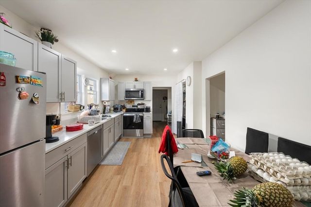 528 Ferry St, Everett, MA 02149