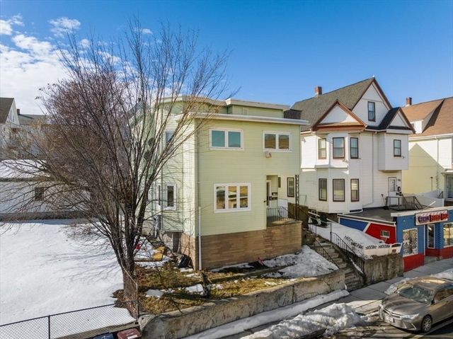 528 Ferry St, Everett, MA 02149
