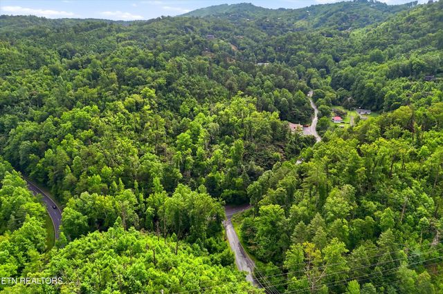 127 Beech Branch Rd, Gatlinburg, TN 37738