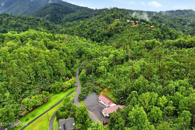 127 Beech Branch Rd, Gatlinburg, TN 37738