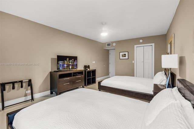 2301 Collins Ave 325, Miami Beach, FL 33139