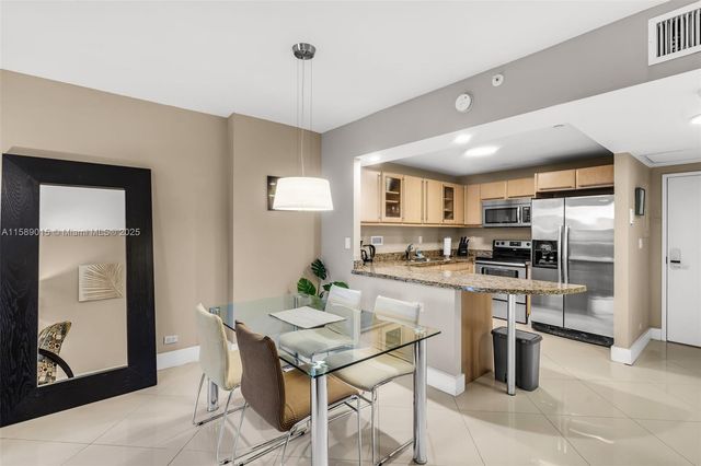 2301 Collins Ave 325, Miami Beach, FL 33139