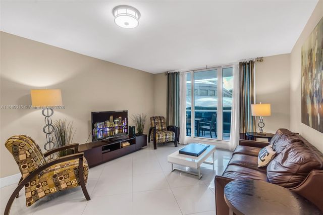 2301 Collins Ave 325, Miami Beach, FL 33139