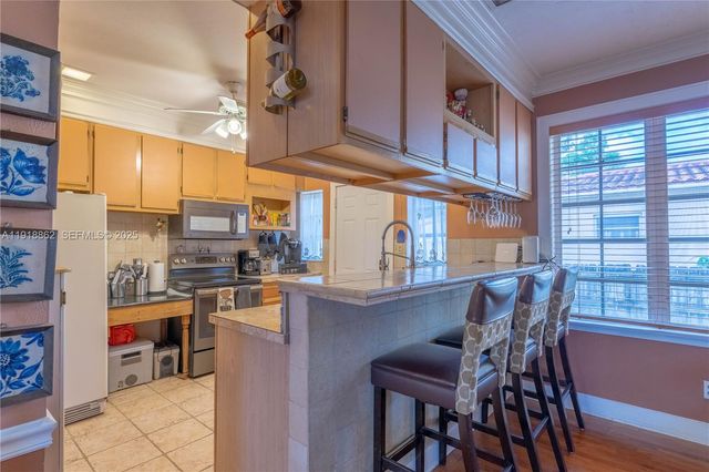 4250 SW 10th St, Miami, FL 33134