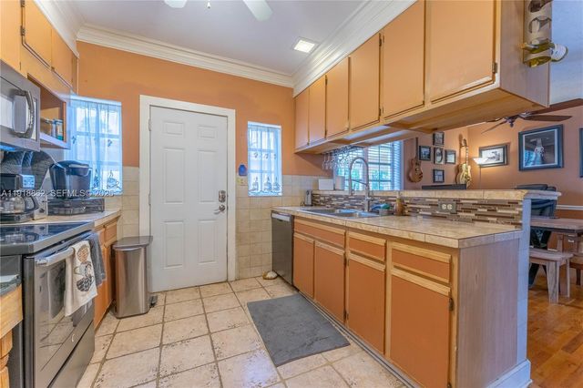 4250 SW 10th St, Miami, FL 33134