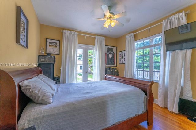 4250 SW 10th St, Miami, FL 33134