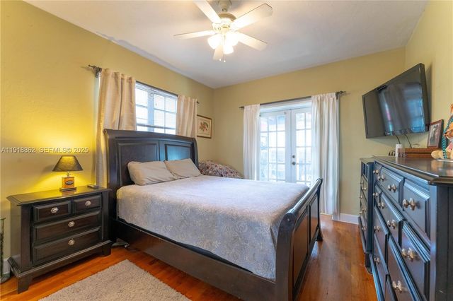 4250 SW 10th St, Miami, FL 33134