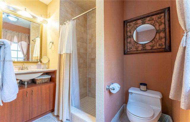 4250 SW 10th St, Miami, FL 33134