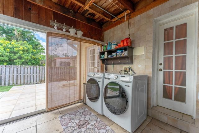 4250 SW 10th St, Miami, FL 33134