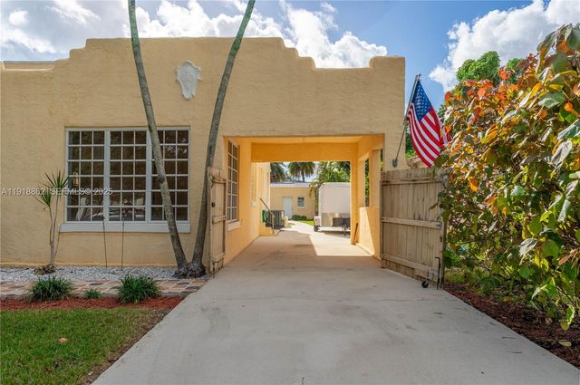 4250 SW 10th St, Miami, FL 33134