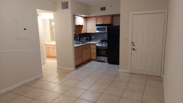 2630 SW 28th St 14, Miami, FL 33133