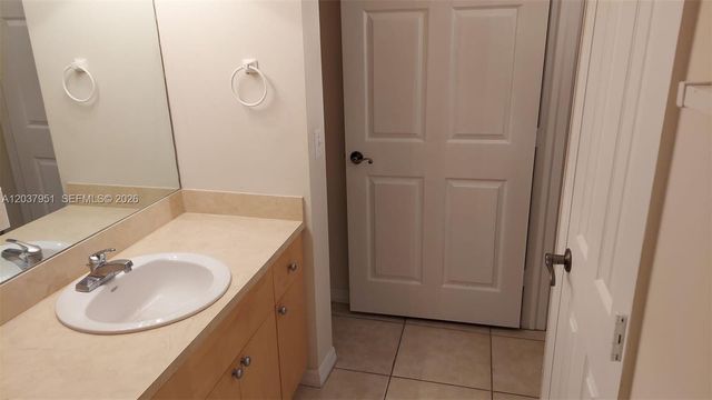 2630 SW 28th St 14, Miami, FL 33133