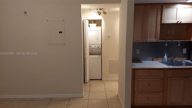 2630 SW 28th St 14, Miami, FL 33133