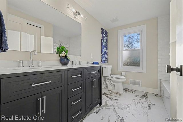 3472 Winchester Road, West Bloomfield, MI 48322