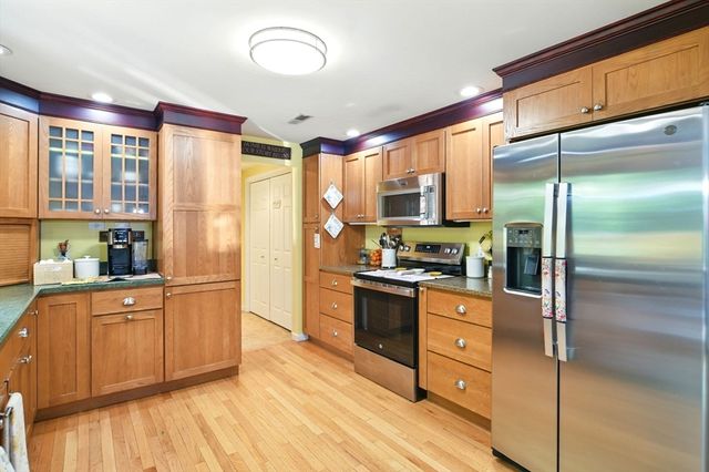 171 White Fox Road, Agawam, MA 01030
