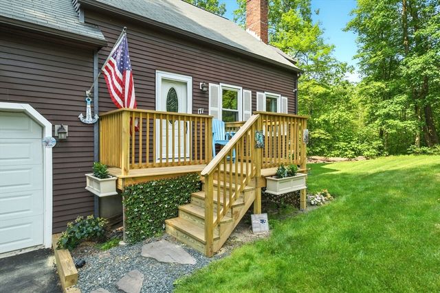 171 White Fox Road, Agawam, MA 01030