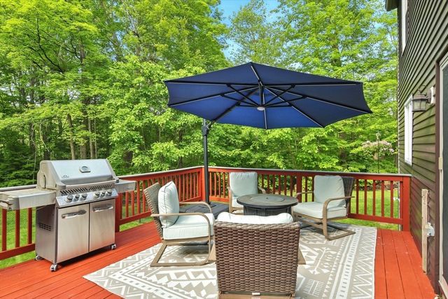 171 White Fox Road, Agawam, MA 01030