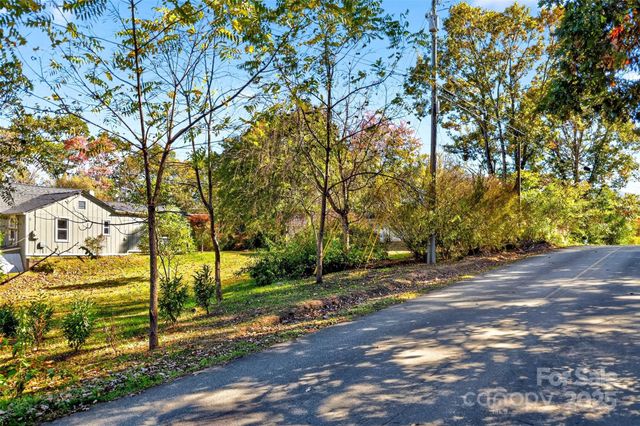 411 Hiawassee Avenue 2, Black Mountain, NC 28711