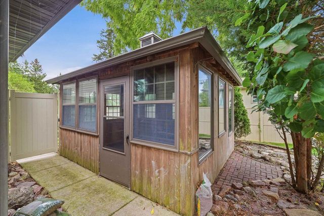 N9630 N COOP ROAD, Appleton, WI 54915