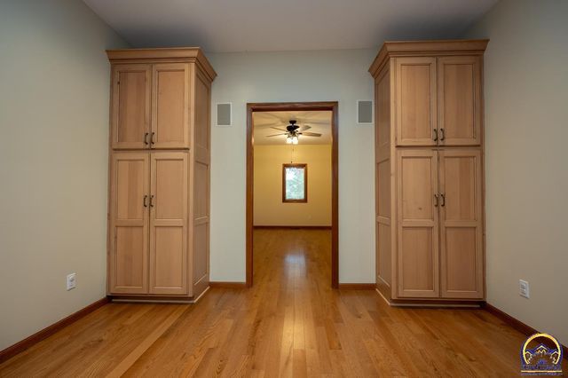 8200 SW 37th ST, Topeka, KS 66614