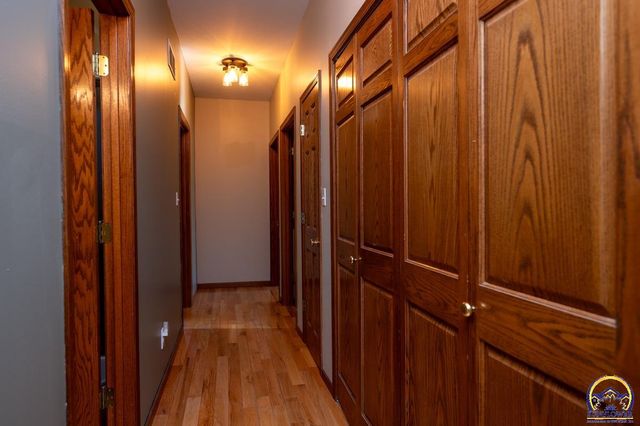 8200 SW 37th ST, Topeka, KS 66614